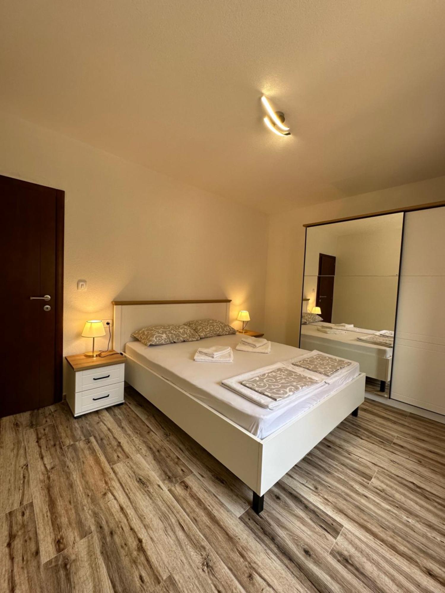 Sunny Apartment Cattaro Esterno foto