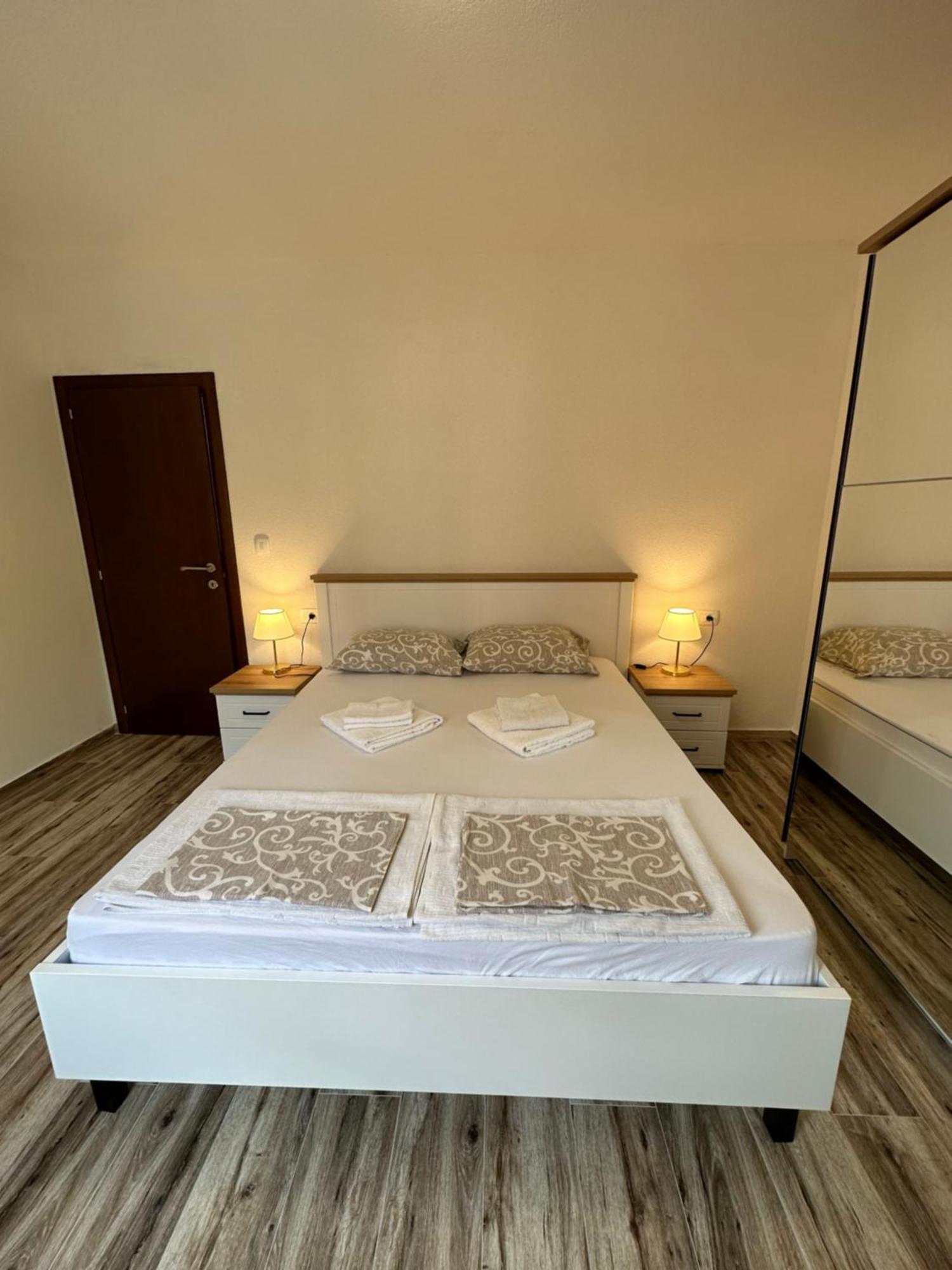 Sunny Apartment Cattaro Esterno foto