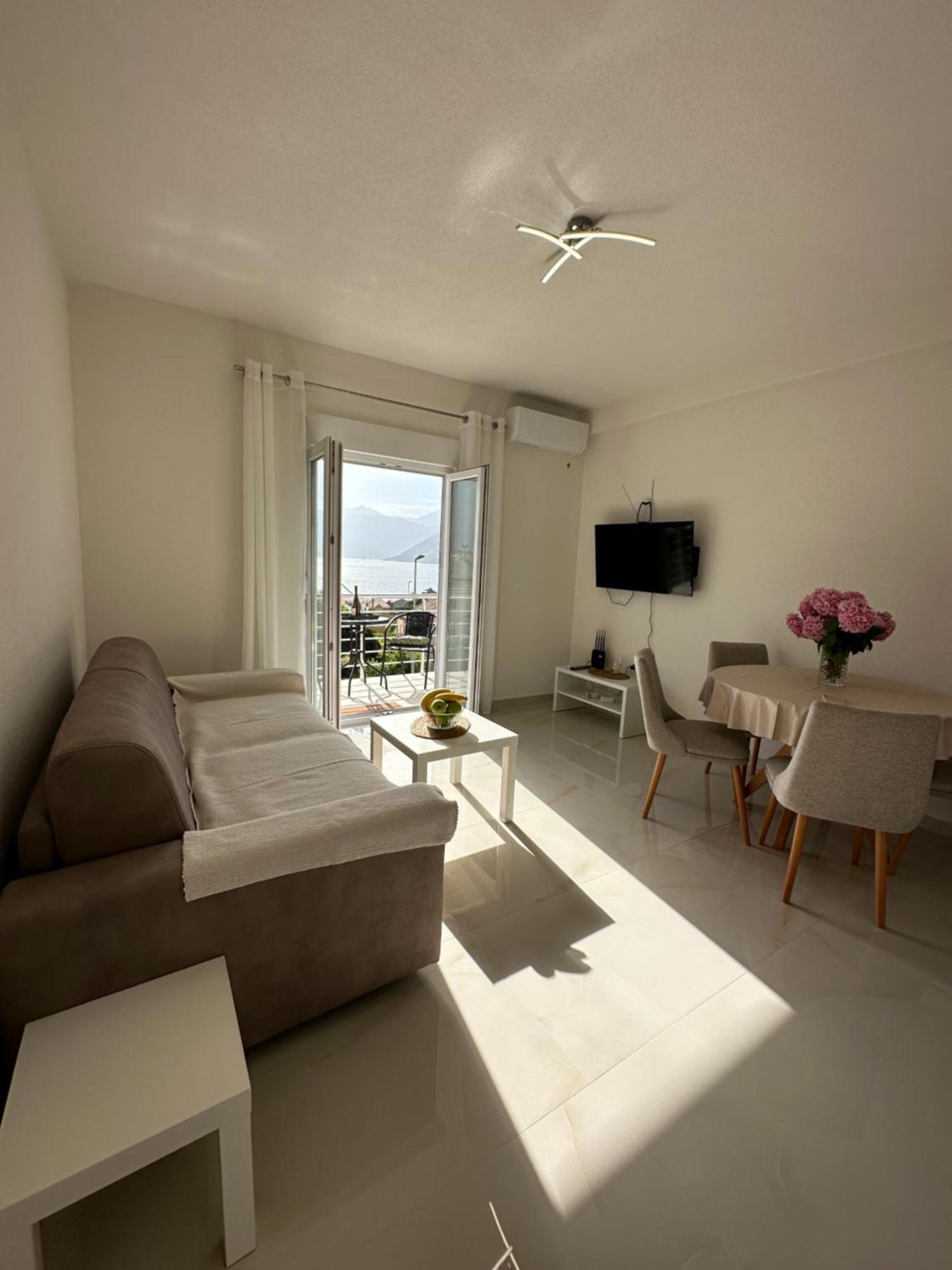 Sunny Apartment Cattaro Esterno foto