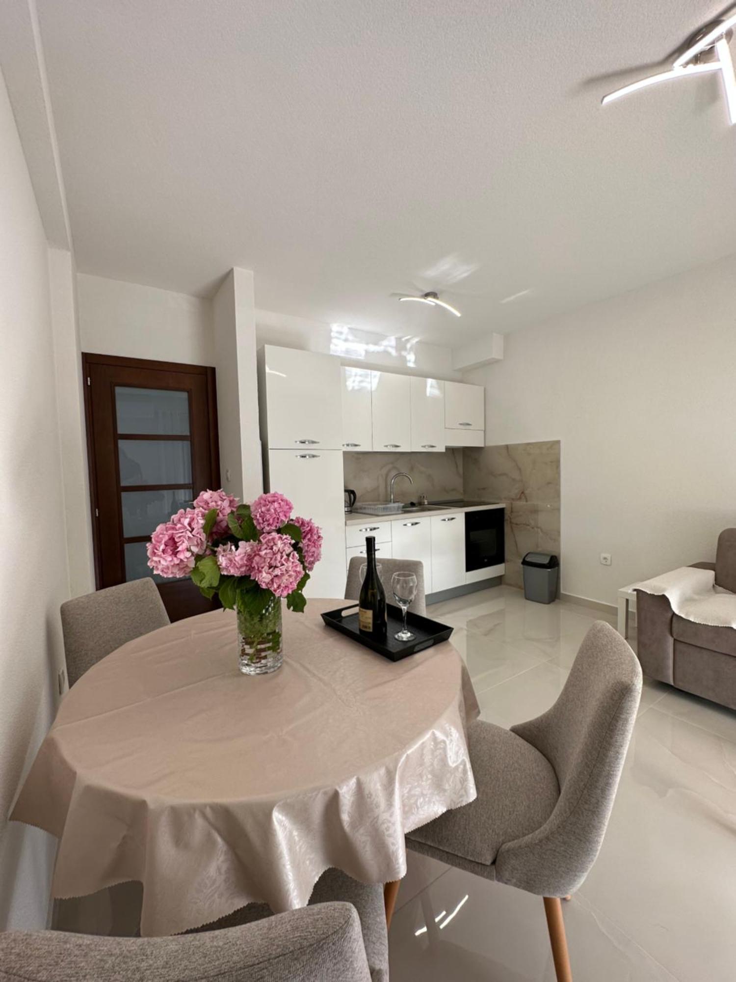 Sunny Apartment Cattaro Esterno foto