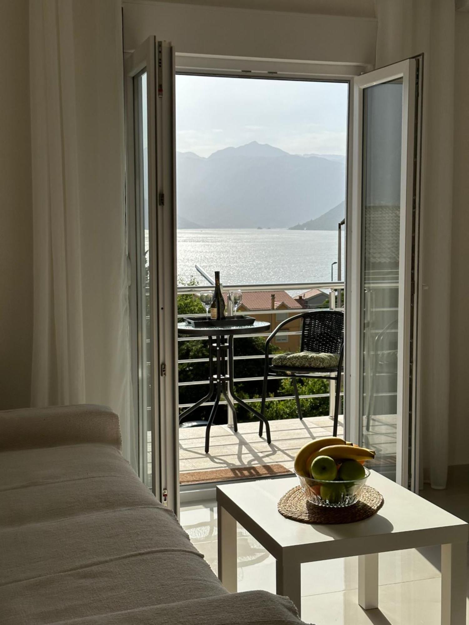 Sunny Apartment Cattaro Esterno foto
