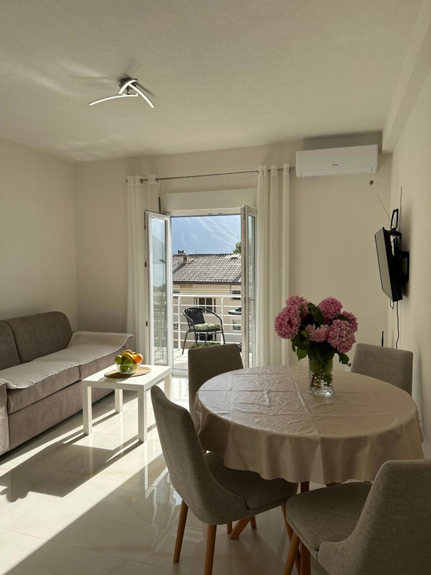 Sunny Apartment Cattaro Esterno foto